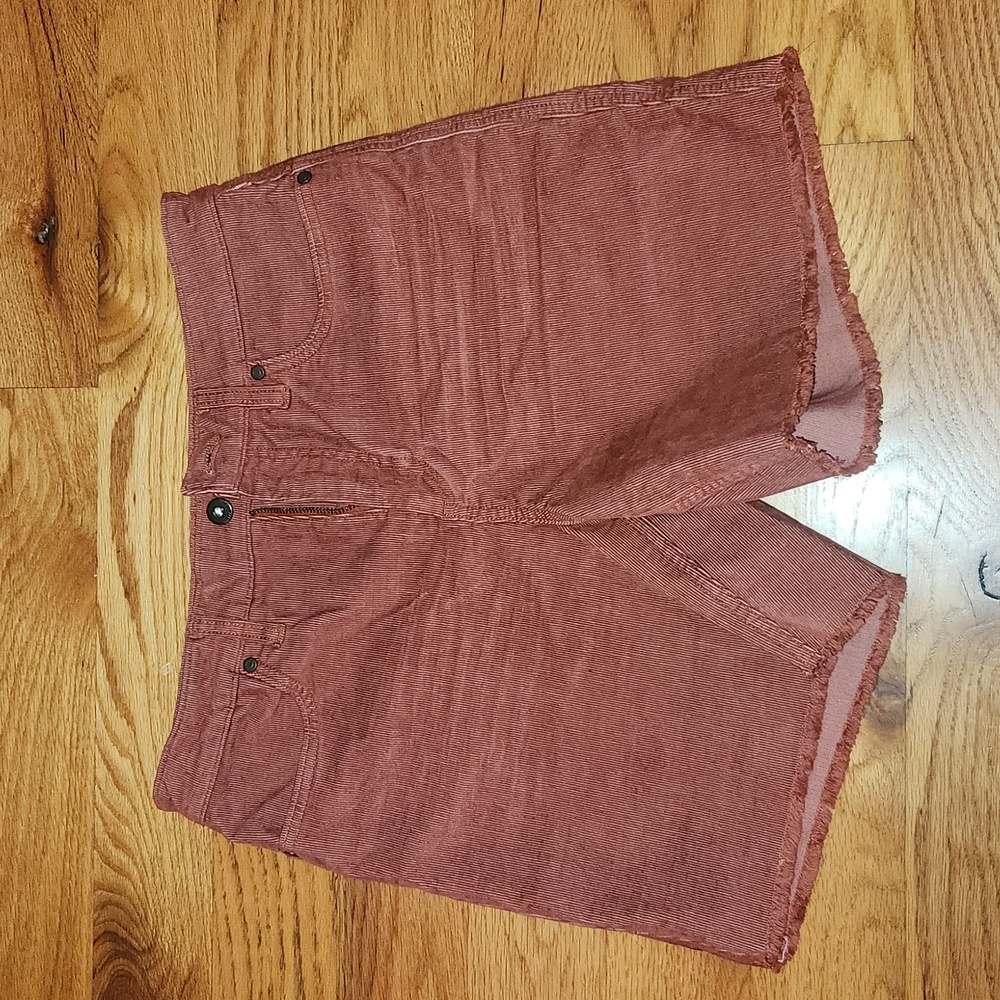 Carve 6 in shorts size 6, rust color